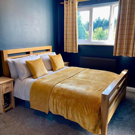 Large 5 Bed Detached House Near Stansted Airport With Parking For 2 Vehicles! Stansted Stays ستانستيد ماونتفيتشت المظهر الخارجي الصورة