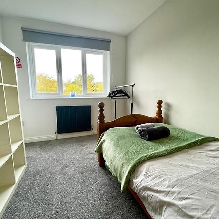 Large 5 Bed Detached House Near Stansted Airport With Parking For 2 Vehicles! Stansted Stays ستانستيد ماونتفيتشت المظهر الخارجي الصورة