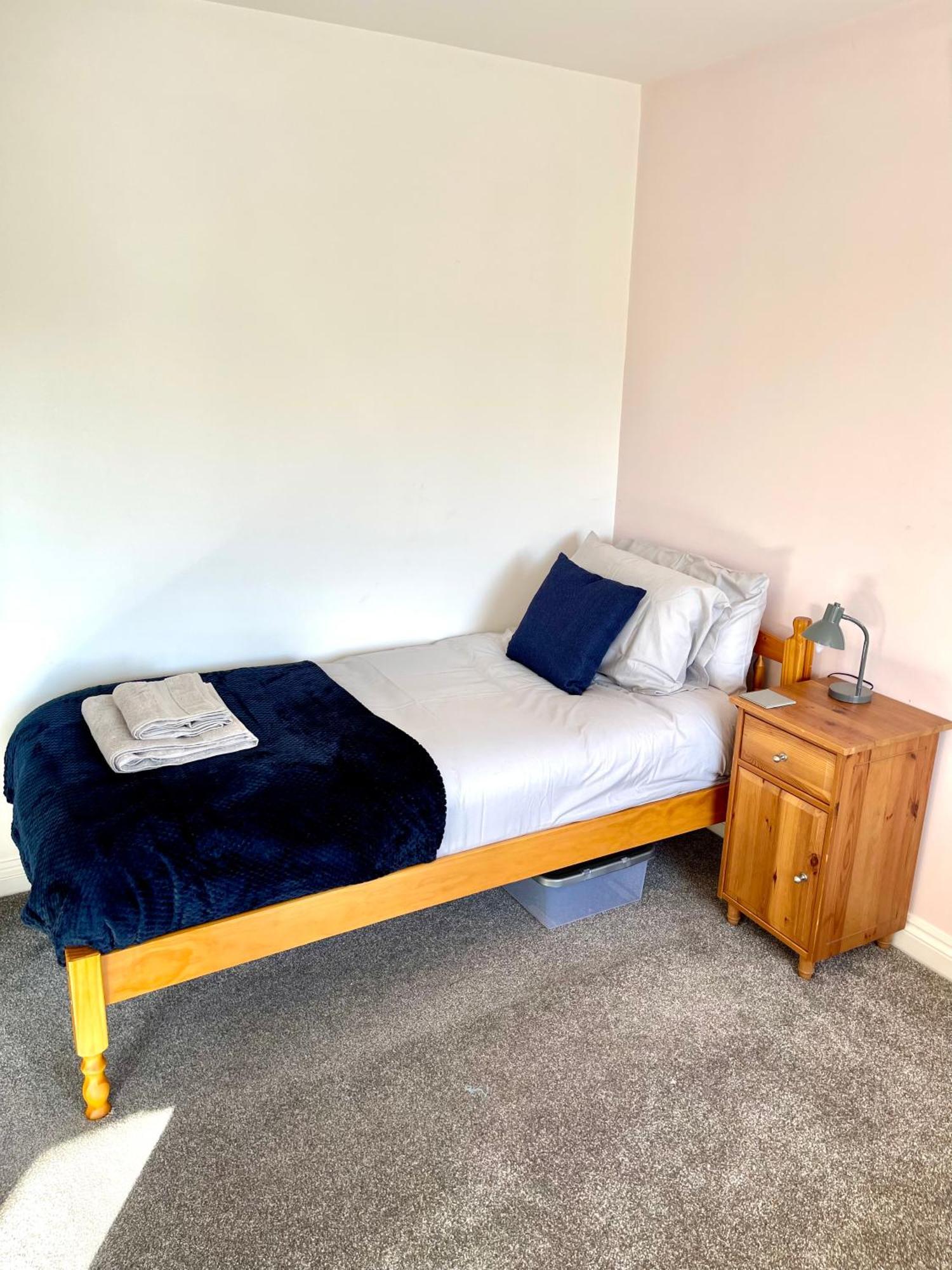 Large 5 Bed Detached House Near Stansted Airport With Parking For 2 Vehicles! Stansted Stays ستانستيد ماونتفيتشت المظهر الخارجي الصورة