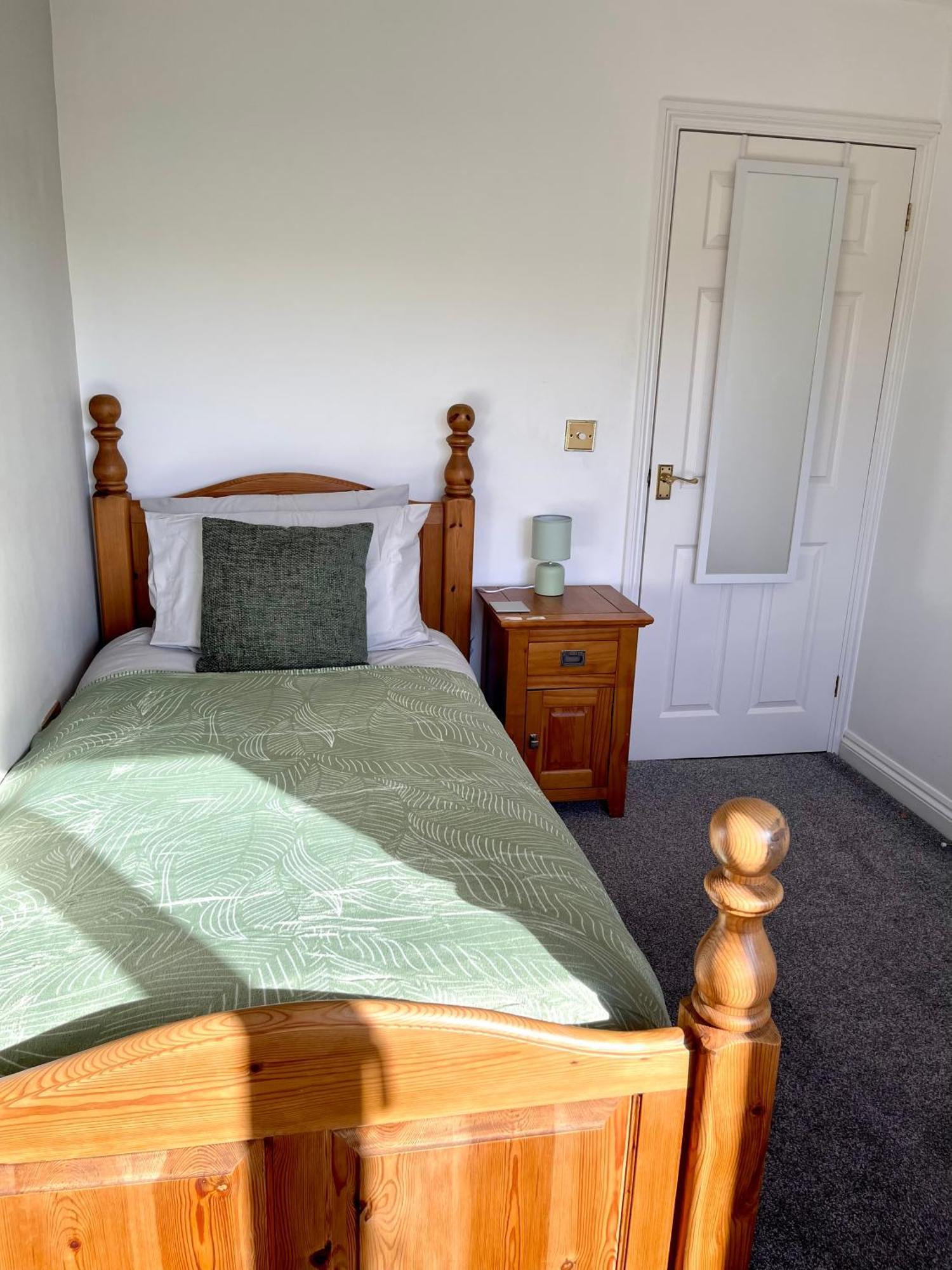 Large 5 Bed Detached House Near Stansted Airport With Parking For 2 Vehicles! Stansted Stays ستانستيد ماونتفيتشت المظهر الخارجي الصورة