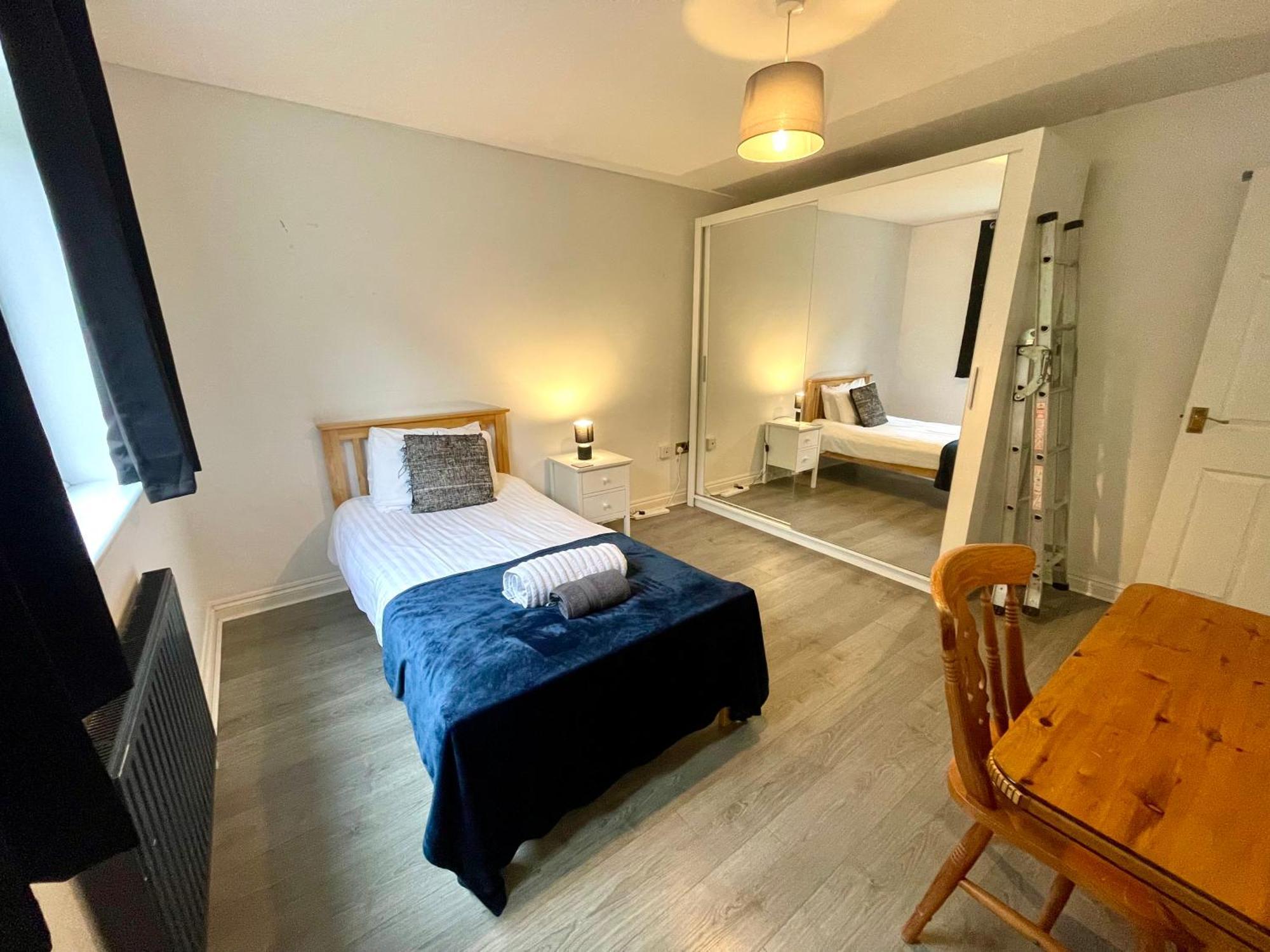 Large 5 Bed Detached House Near Stansted Airport With Parking For 2 Vehicles! Stansted Stays ستانستيد ماونتفيتشت المظهر الخارجي الصورة